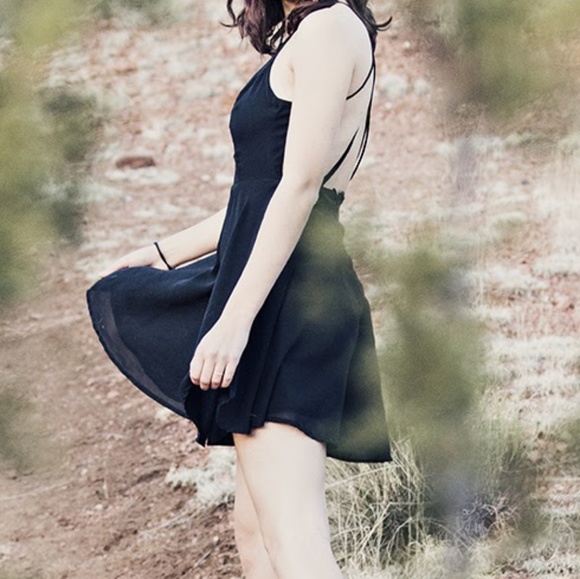 Little black dress, open strappy back - Picture 1 of 5